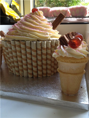 JACKIE HEATON’S 99 GIANT CUPCAKE