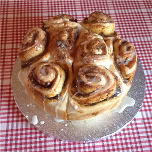 KATHERINE CYRUS PULL-APART PUMPKIN CINNAMON ROLLS