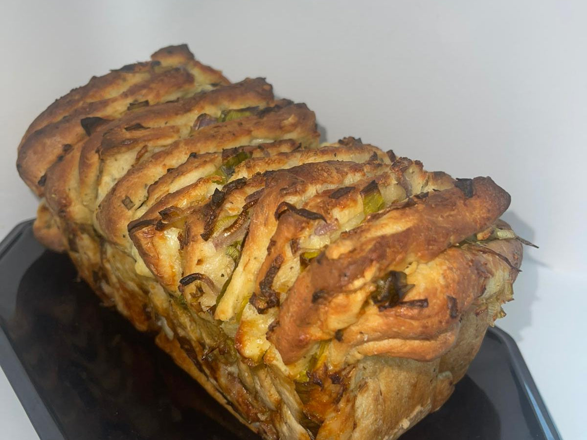 Cheese, Onion and Leek pull-apart Bread