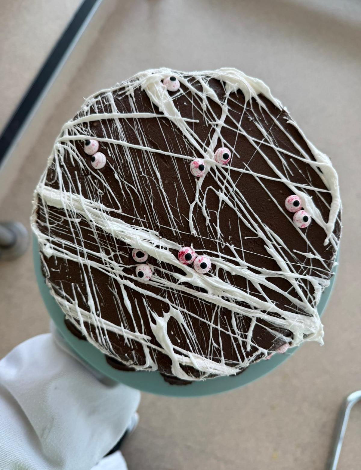 Spider web chocolate cake