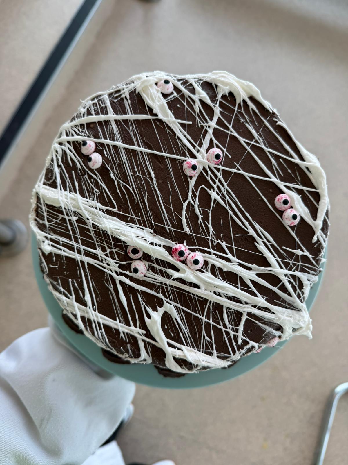 Spider web chocolate cake