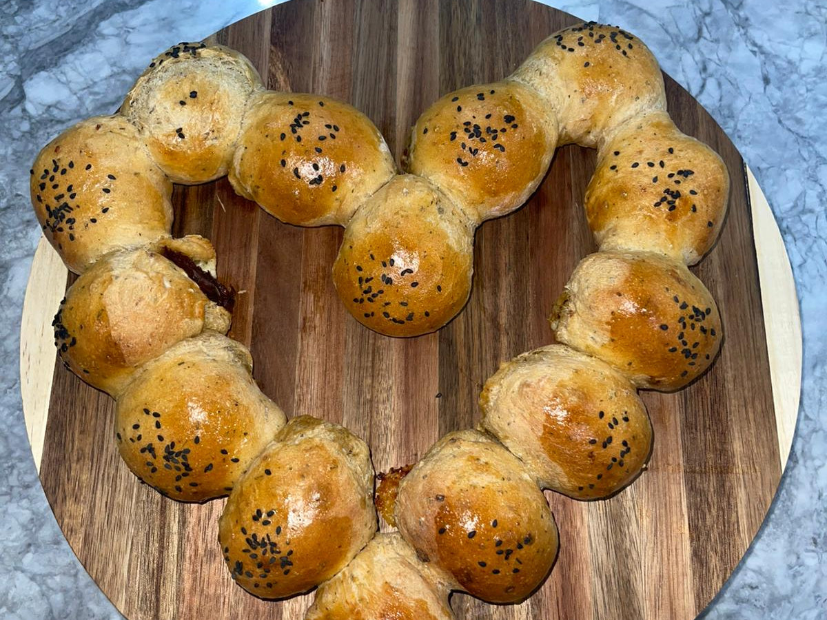 Cheddar Cheese and Sundried Tomato Bread