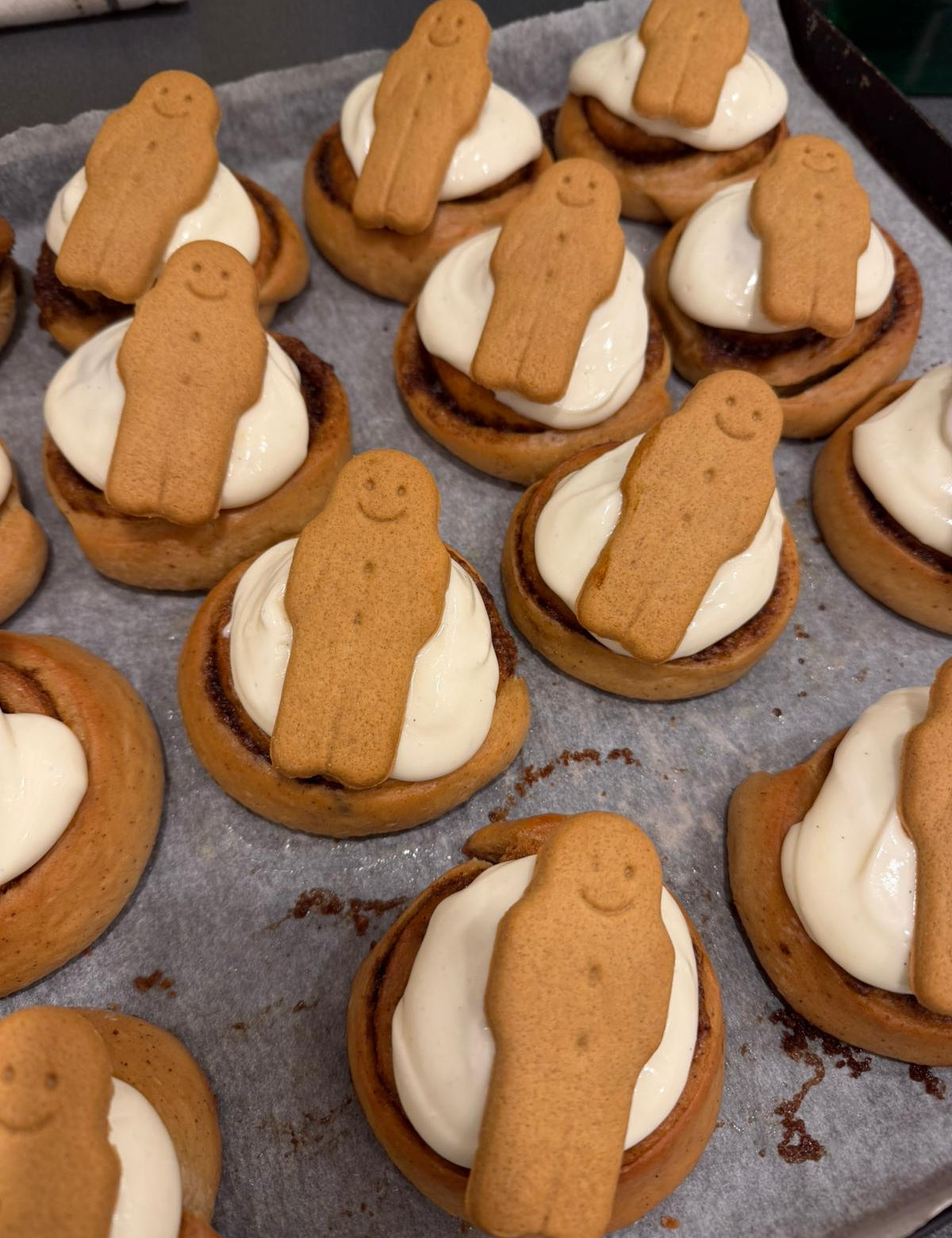 Christmassy Gingerbread Cinnamon Rolls