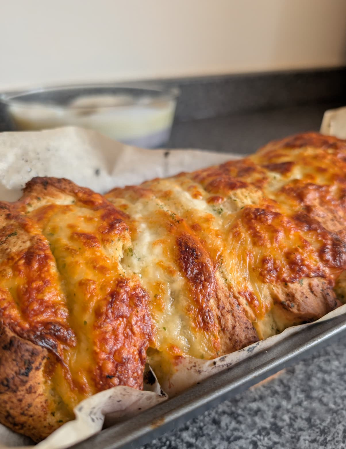 Cheesy garlic pull apart bread