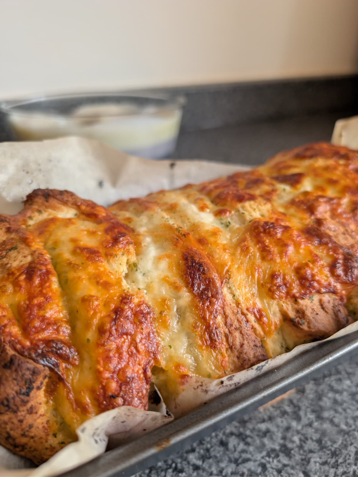 Cheesy garlic pull apart bread