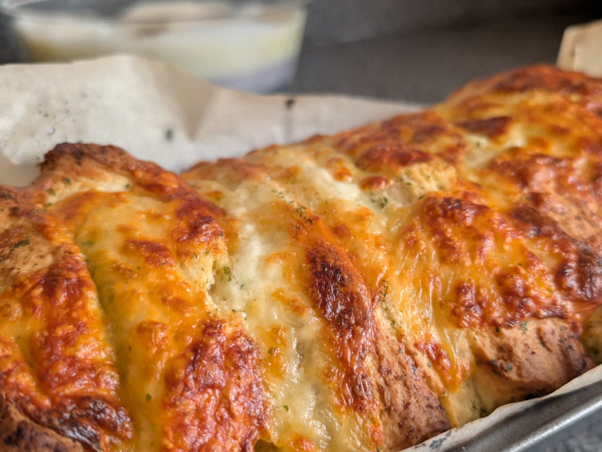 Cheesy garlic pull apart bread