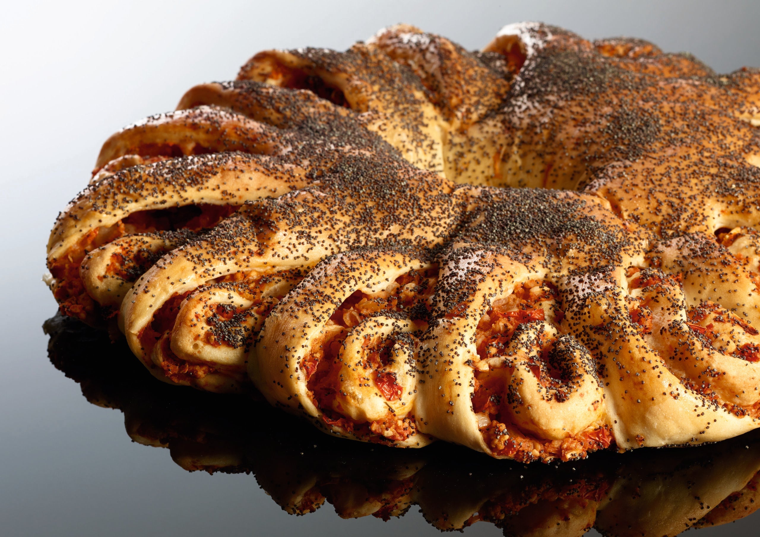 Savoury Garlic, Tomato & Onion Wreath.